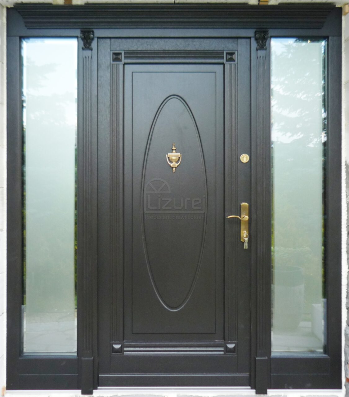 Drzwi zewnętrzne drewniane czarne z naświetlami boki przeszklone LZ470